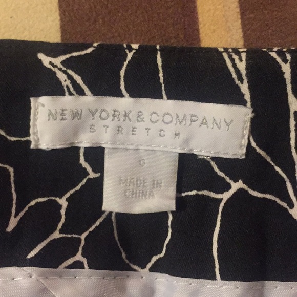 NY&C floral pattern B&W pencil skirt - Sz. 0 - Picture 3 of 5